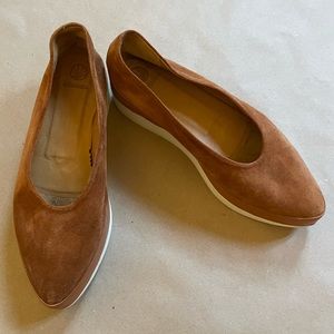 Gorgeous Coclico shoes with slight platform wedge. Suede in excellent condition!